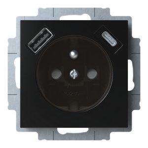 ABB Levit M zásuvka onyx/kouřová černá s USB nabíjením 5569H-A32357 63 s clonkami 2CHH693257A4063
