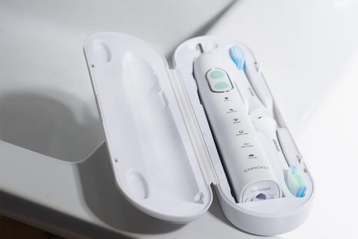 white ZK0004