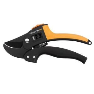Fiskars P83 Zahradní nůžky PowerStep™ 1000575